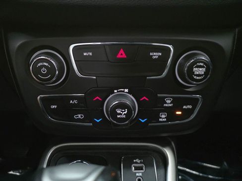 Used 2019 Jeep Compass Latitude w/ Cold Weather Group AWD/4WD image 26