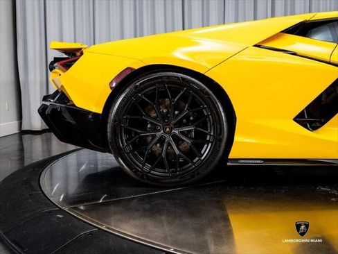 Used 2024 Lamborghini Revuelto AWD/4WD image 24