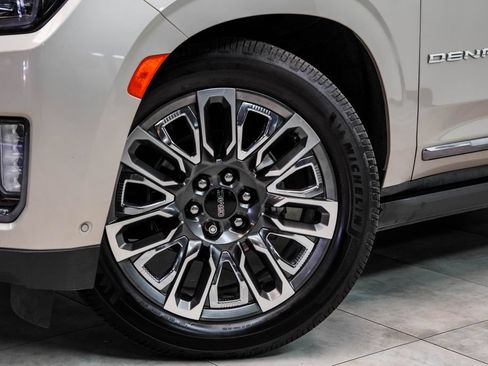 Used 2023 GMC Yukon Denali Ultimate AWD/4WD image 3