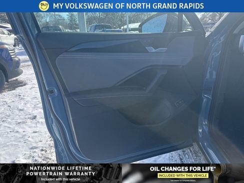 New 2026 Volkswagen Tiguan SE image 9