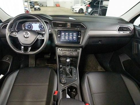 Used 2020 Volkswagen Tiguan SEL w/ Tiguan Two-Row MDO Package image 6