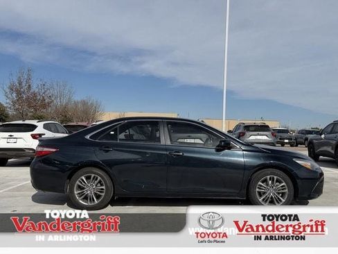 Used 2015 Toyota Camry SE image 1