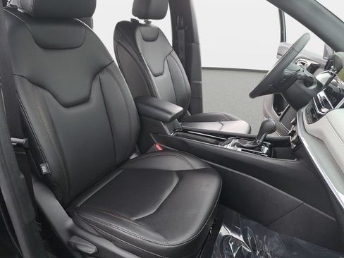 Certified 2024 Jeep Compass Limited AWD/4WD image 11