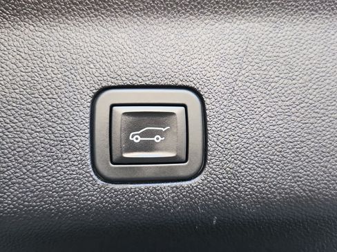 Used 2025 GMC Yukon XL Denali AWD/4WD image 41