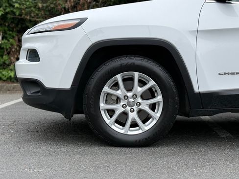 Used 2014 Jeep Cherokee Latitude AWD/4WD image 9