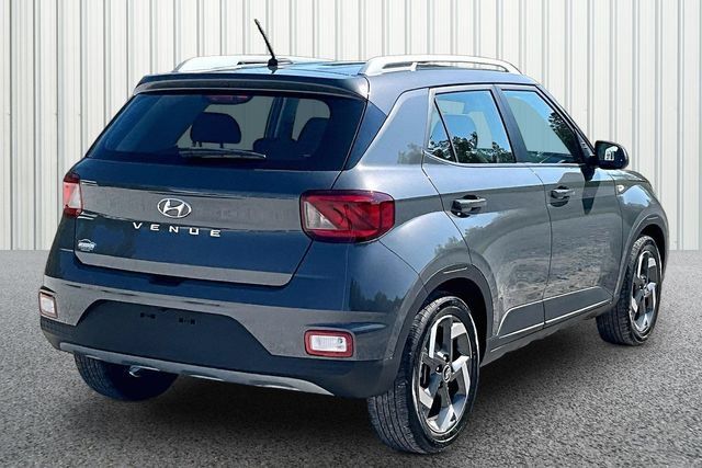 Used 2025 Hyundai Venue SEL FWD image 10