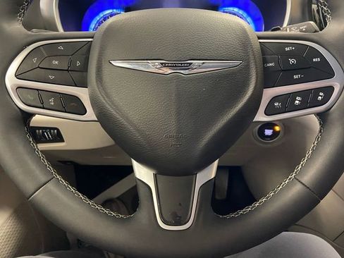 Certified 2024 Chrysler Pacifica Touring-L image 22