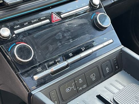 Used 2025 Hyundai Santa Fe Calligraphy image 9