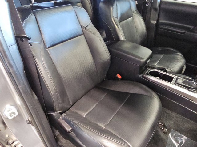 Used 2022 Toyota Tacoma Limited AWD/4WD image 36
