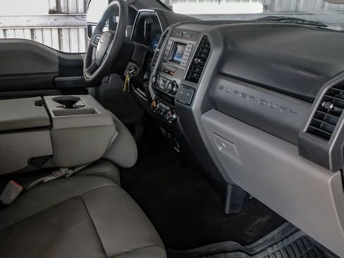 Used 2018 Ford F250 XL w/ STX Appearance Package AWD/4WD image 12