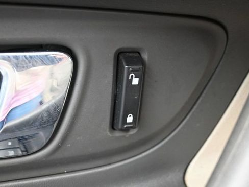 Used 2010 Ford Taurus SEL FWD image 15