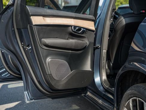 Used 2025 Volvo XC90 B6 Plus image 37