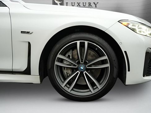 Used 2022 BMW 745e xDrive w/ M Sport Package AWD/4WD image 10