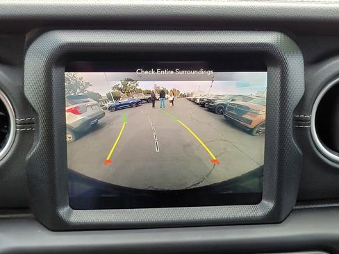 Used 2023 Jeep Wrangler Unlimited Sahara image 19