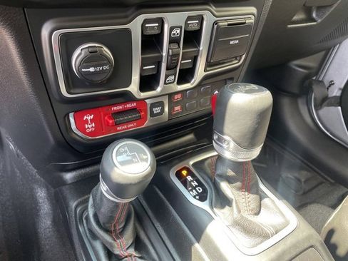 Used 2018 Jeep Wrangler Unlimited Rubicon w/ Safety Group image 27
