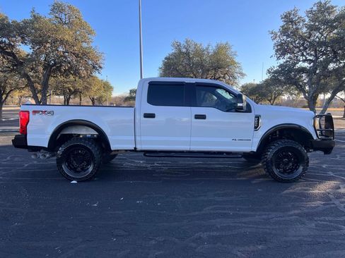 Used 2017 Ford F250 XLT w/ FX4 Off-Road Package image 3