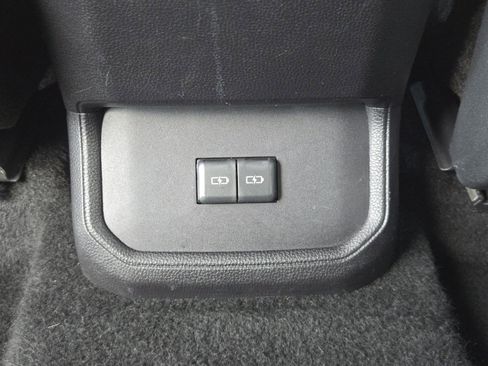 Used 2024 Toyota Highlander LE image 27