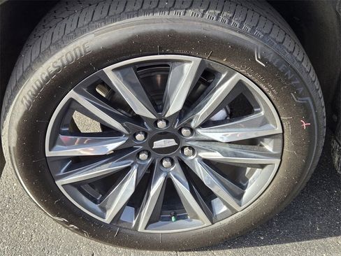 Used 2023 Cadillac Escalade ESV Sport Platinum image 5