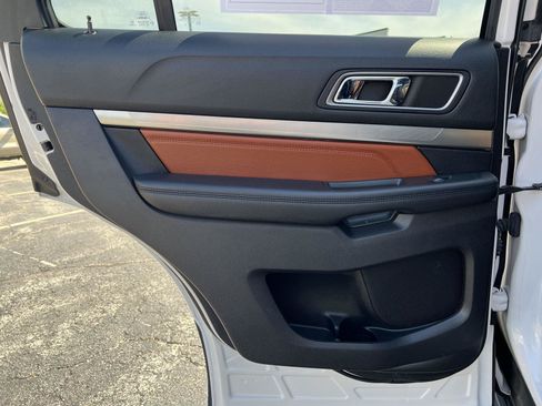 Used 2019 Ford Explorer XLT w/ Equipment Group 202A AWD/4WD image 17