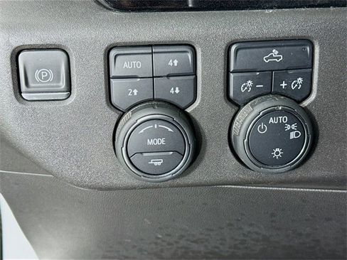 Used 2022 Chevrolet Silverado 1500 LT w/ Z71 Off-Road Package image 10