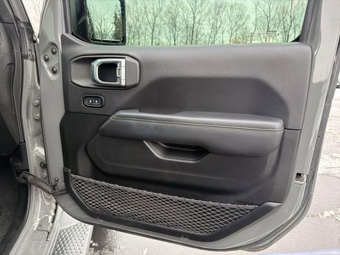 Used 2020 Jeep Wrangler Unlimited Sahara image 26