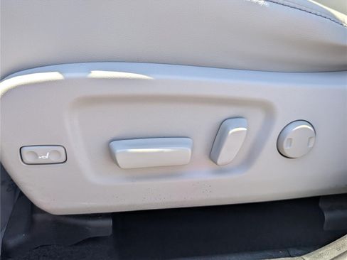 Used 2019 Toyota Highlander XLE AWD/4WD image 22