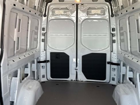 Used 2025 Mercedes-Benz Sprinter 2500 image 22
