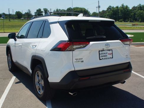 Used 2025 Toyota RAV4 XLE AWD/4WD image 15