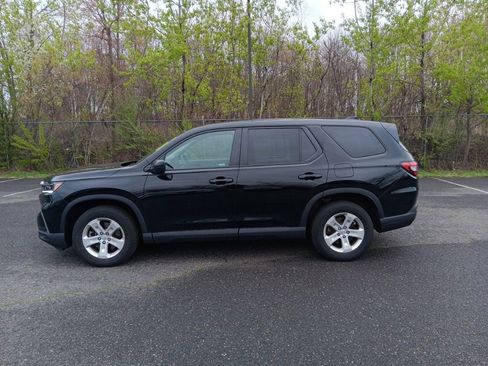 Used 2023 Honda Pilot LX image 2