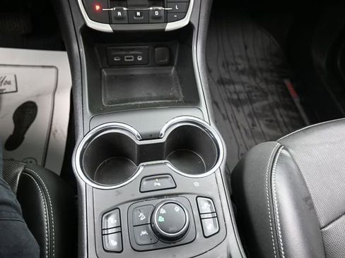 Used 2023 GMC Terrain SLT w/ Infotainment Package II image 11