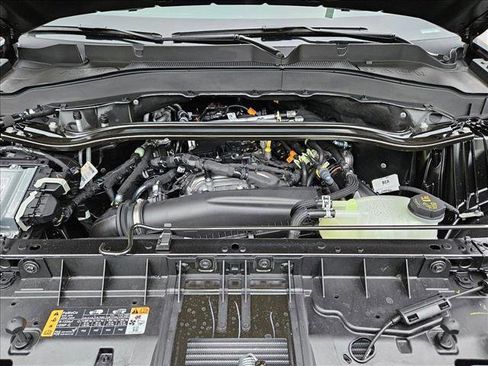 New 2025 Ford Explorer ST-Line w/ Premium Package image 17