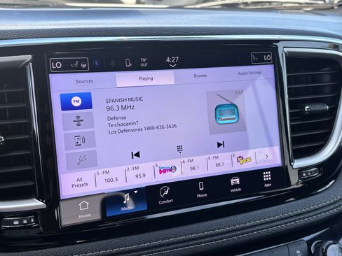 Used 2024 Chrysler Pacifica Touring FWD image 19