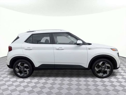 Used 2026 Hyundai Venue SEL FWD image 2