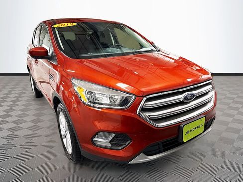 Used 2019 Ford Escape SE image 3