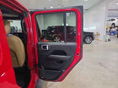 Used 2018 Jeep Wrangler Unlimited Sahara w/ Cold Weather Group AWD/4WD image 29