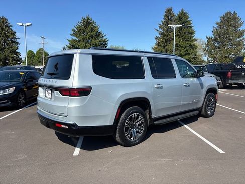 Used 2024 Jeep Wagoneer L Series II w/ Flexible Seating Group AWD/4WD image 29