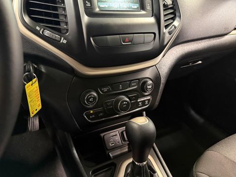 Used 2014 Jeep Cherokee Latitude FWD image 77