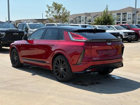 Certified 2026 Cadillac Lyriq V w/ LPO, Floor Liner Package AWD/4WD image 5