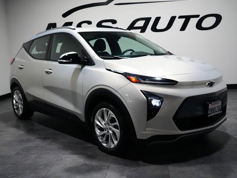 Used 2023 Chevrolet Bolt EUV LT w/ Driver Confidence Package image 7