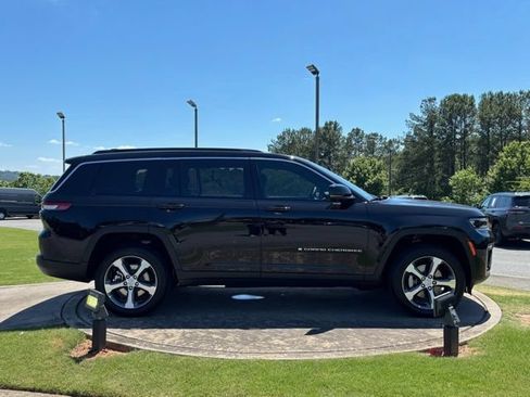 New 2026 Jeep Grand Cherokee L Limited w/ Luxury Tech Group II AWD/4WD image 8