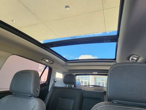 Used 2022 GMC Terrain SLE w/ Driver Convenience Package FWD image 17