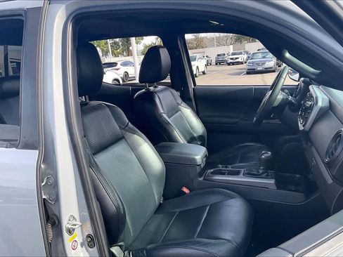 Used 2020 Toyota Tacoma TRD Off-Road w/ TRD Premium Off Road Package image 10