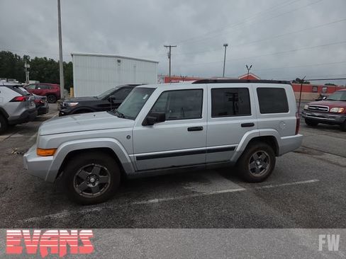 Used 2006 Jeep Commander 4WD image 4