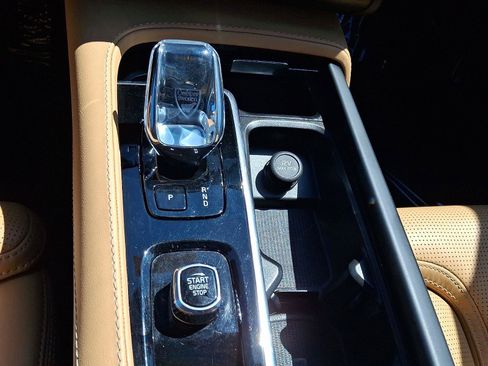 Certified 2024 Volvo XC90 T8 Ultimate w/ Protection Package Premier AWD/4WD image 17