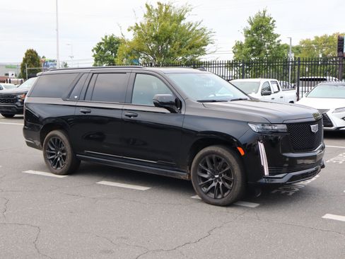 Used 2023 Cadillac Escalade ESV Sport w/ LPO, ONYX Package AWD/4WD image 2