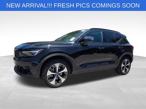 Used 2026 Volvo XC40 B5 Plus AWD/4WD image 2