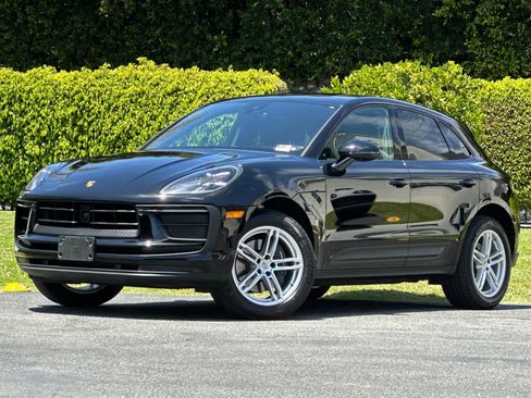 Certified 2025 Porsche Macan AWD/4WD image 1