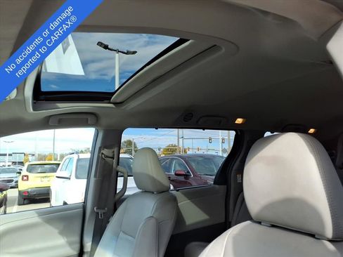 Used 2016 Toyota Sienna L image 17