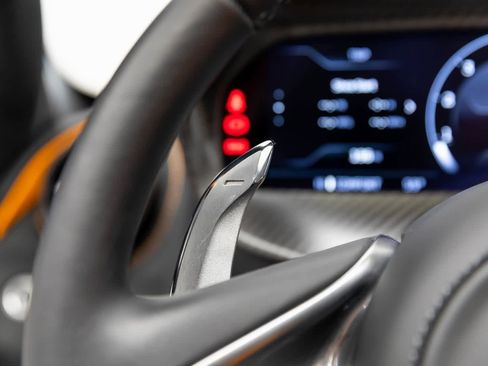 Used 2024 McLaren 750S Spider image 31