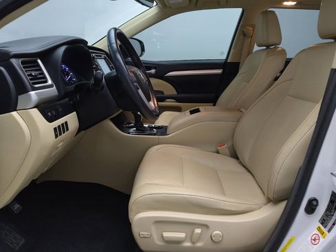 Used 2017 Toyota Highlander XLE image 17